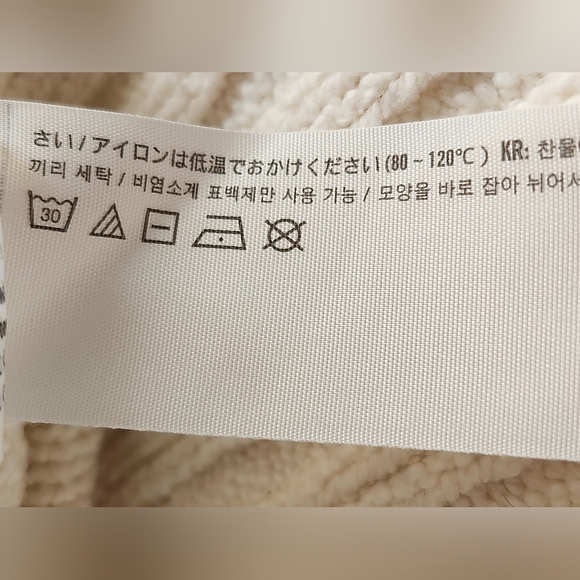 ABERCROMBIE & FITCH Non Closure Cream Cardigan Sweater. Size Medium (Oversized) - Picture 11 of 11